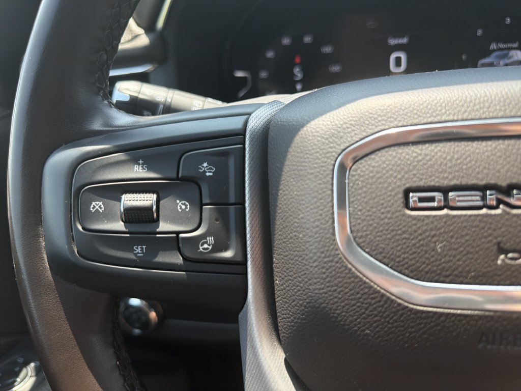 Used 2023 GMC Yukon Denali RWD image 30