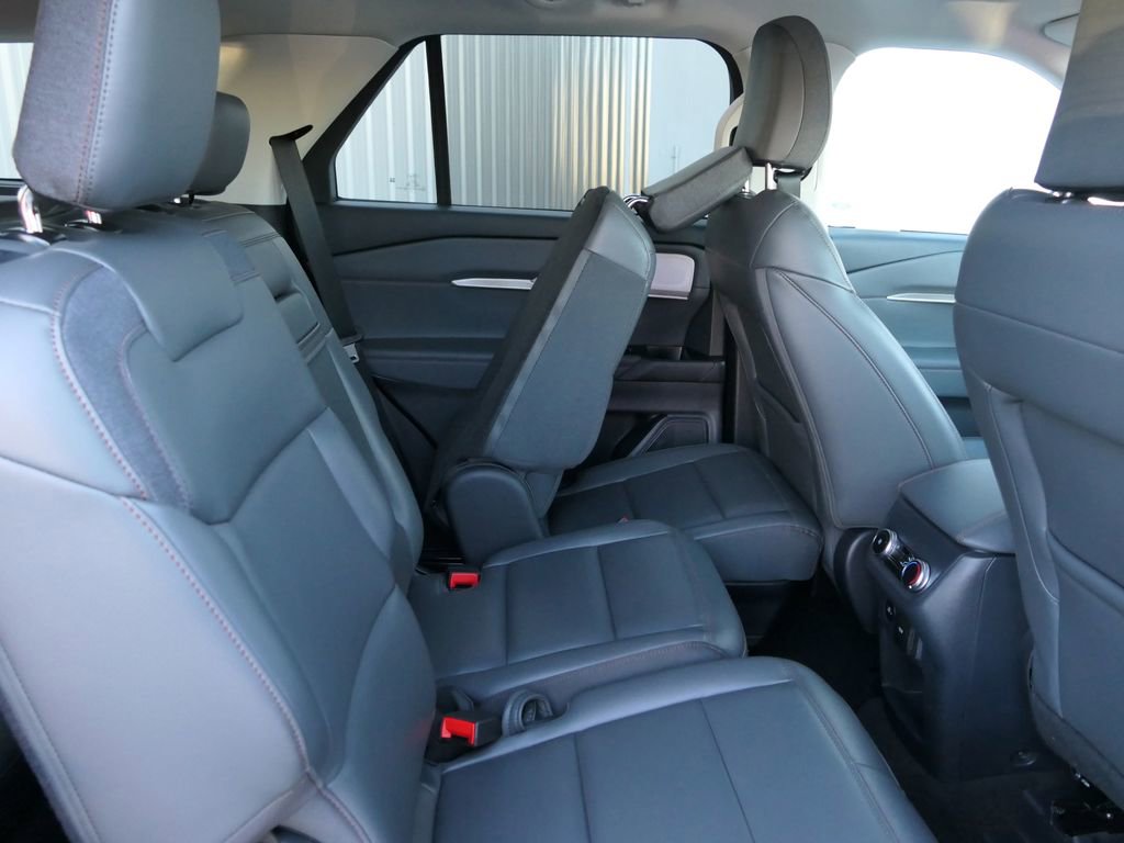 Used 2025 Ford Explorer Active w/ Active Comfort Package image 25
