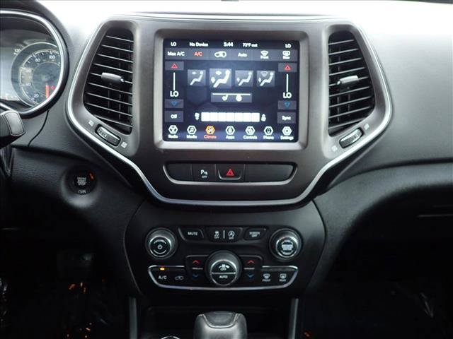 Used 2020 Jeep Cherokee Trailhawk w/ Cold Weather Group AWD/4WD image 16