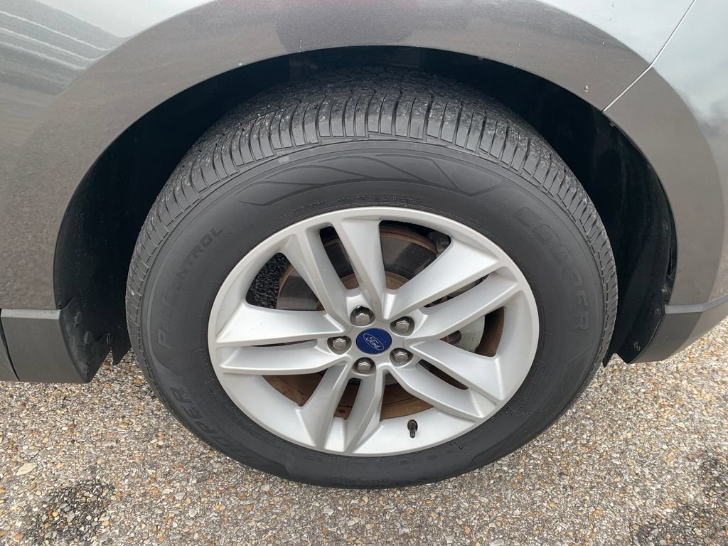 Used 2018 Ford Edge SEL FWD image 9