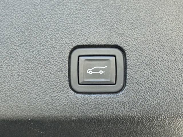 Used 2023 Cadillac XT6 Sport w/ LPO, ONYX Package image 13