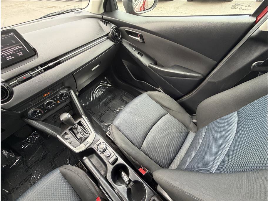 Used 2019 Toyota Yaris L FWD image 10