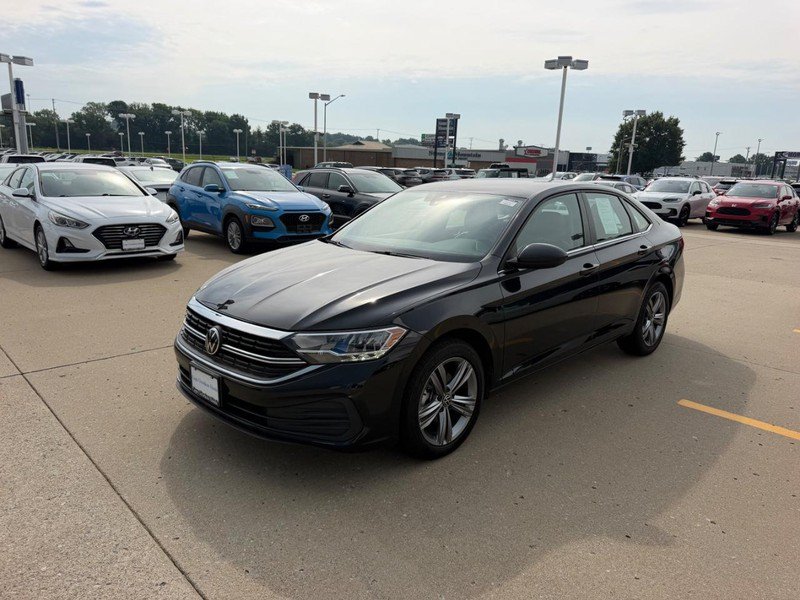 Used 2024 Volkswagen Jetta SE FWD image 6