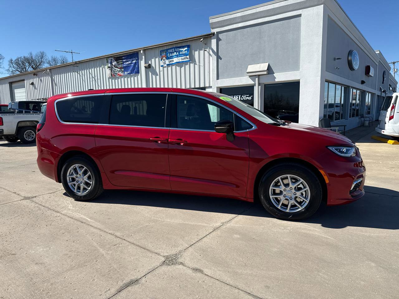 New 2026 Chrysler Pacifica Select image 4