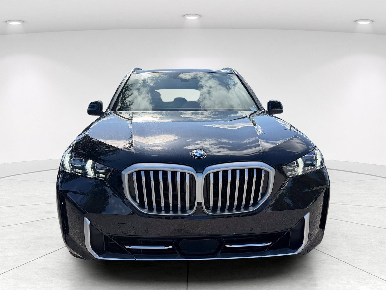 Certified 2025 BMW X5 sDrive40i w/ Climate Comfort Package RWD image 2