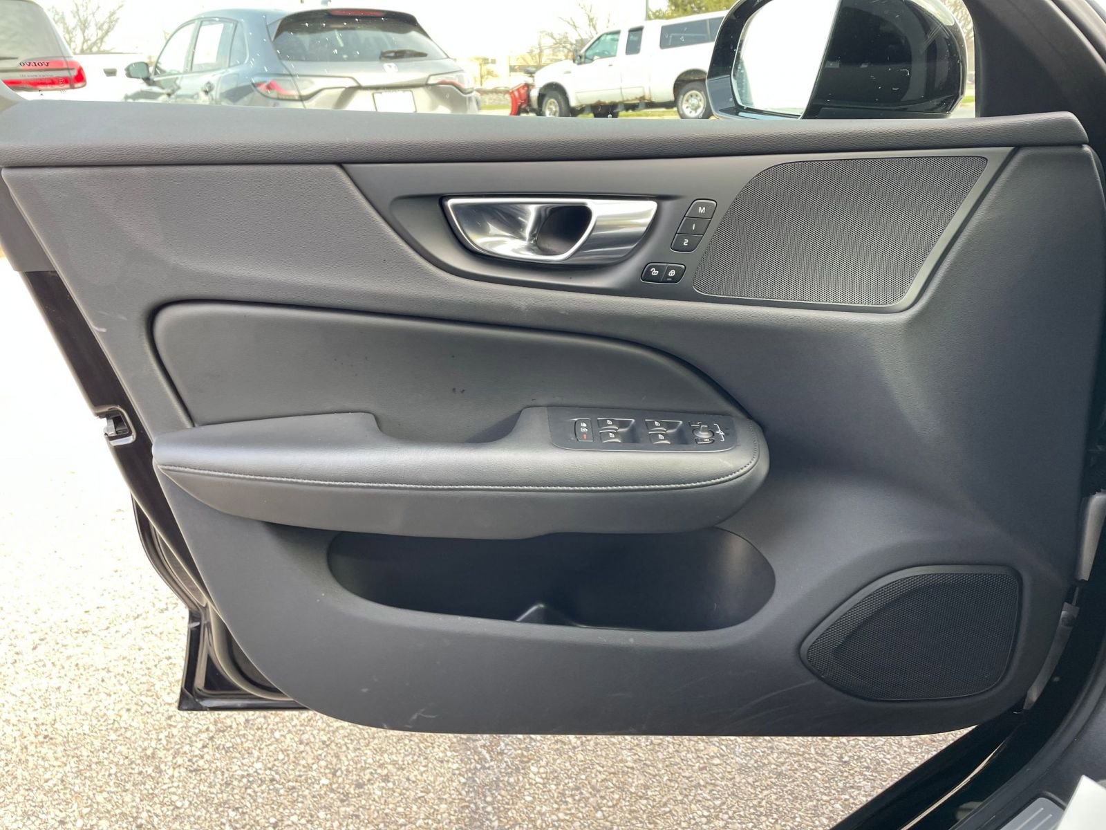 Used 2025 Volvo S60 B5 Plus image 18