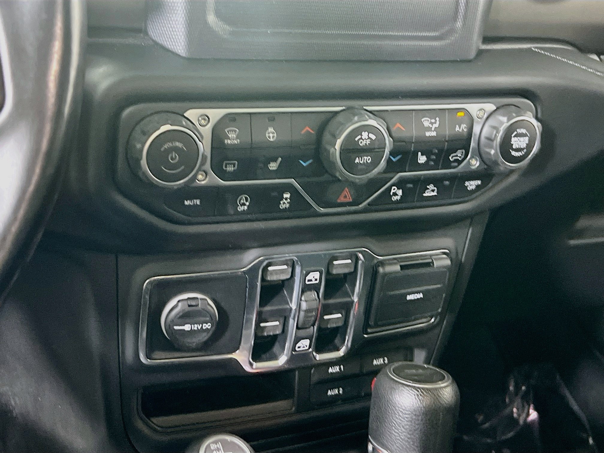 Used 2020 Jeep Gladiator Sport w/ Quick Order Package 24S AWD/4WD image 15