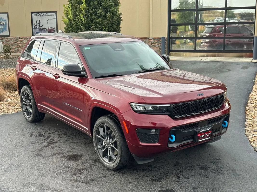 Used 2023 Jeep Grand Cherokee 30th Anniversary AWD/4WD image 39