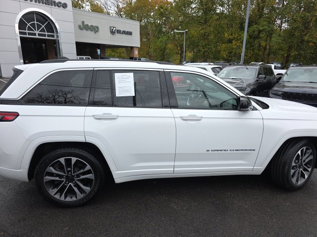 Used 2023 Jeep Grand Cherokee Overland w/ Luxury Tech Group IV AWD/4WD image 30