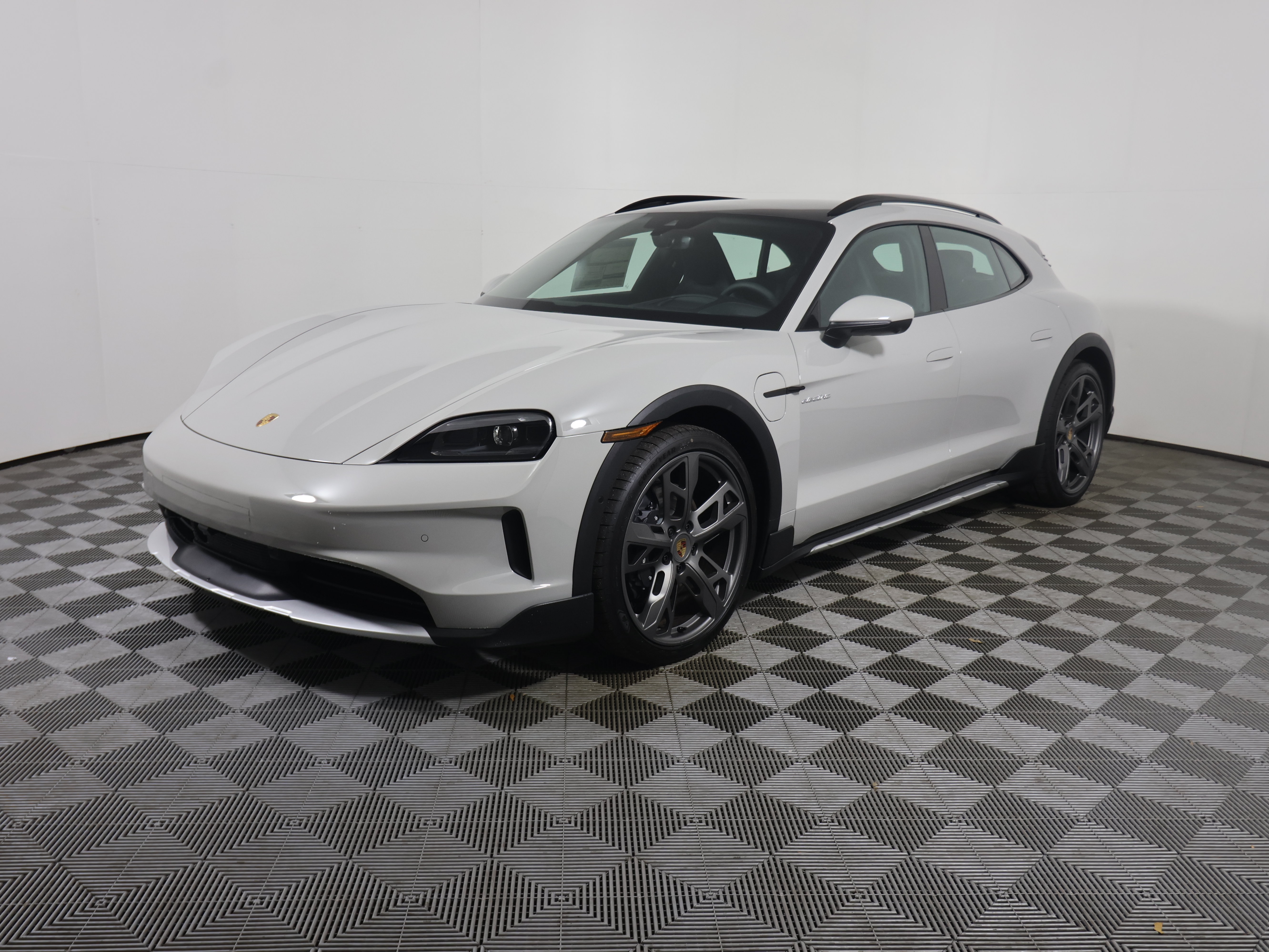 New 2025 Porsche Taycan 4 Cross Turismo AWD/4WD image 11