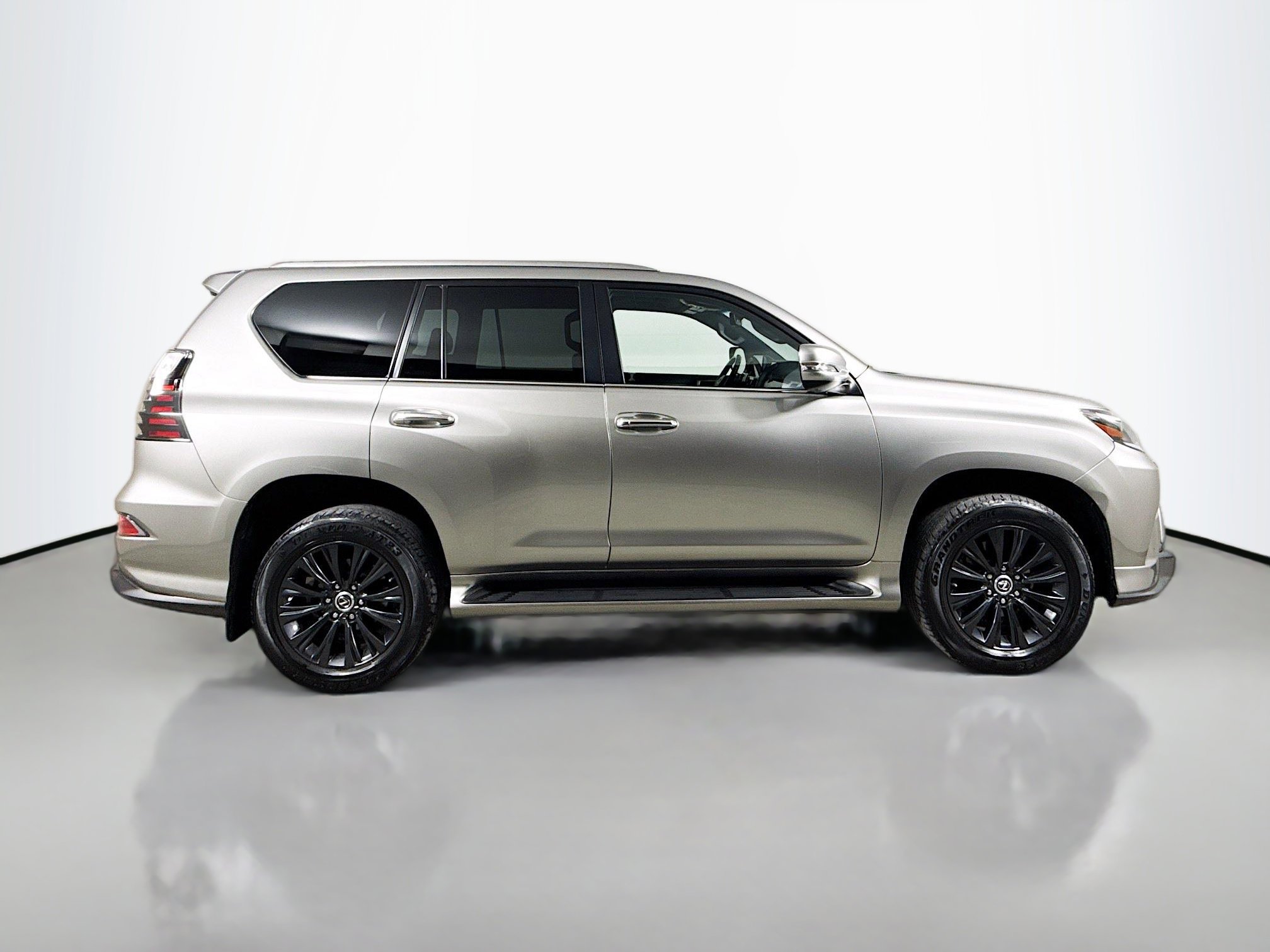 Used 2023 Lexus GX 460 Premium w/ Accessory Package AWD/4WD image 4