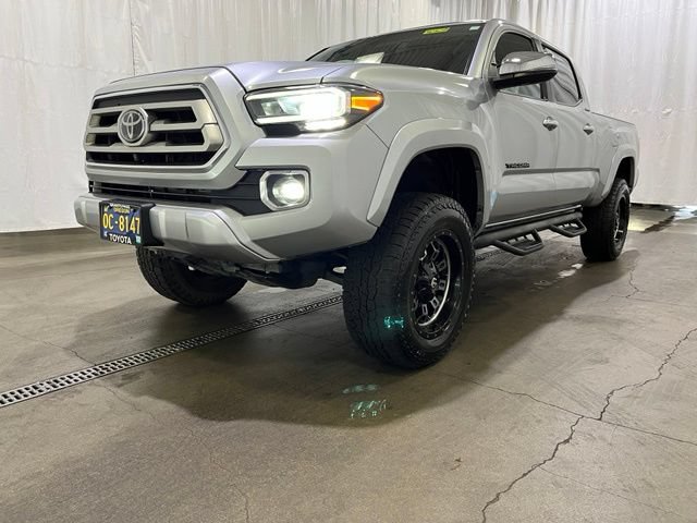 Used 2022 Toyota Tacoma Limited w/ Black Out Package (TMS) AWD/4WD image 27