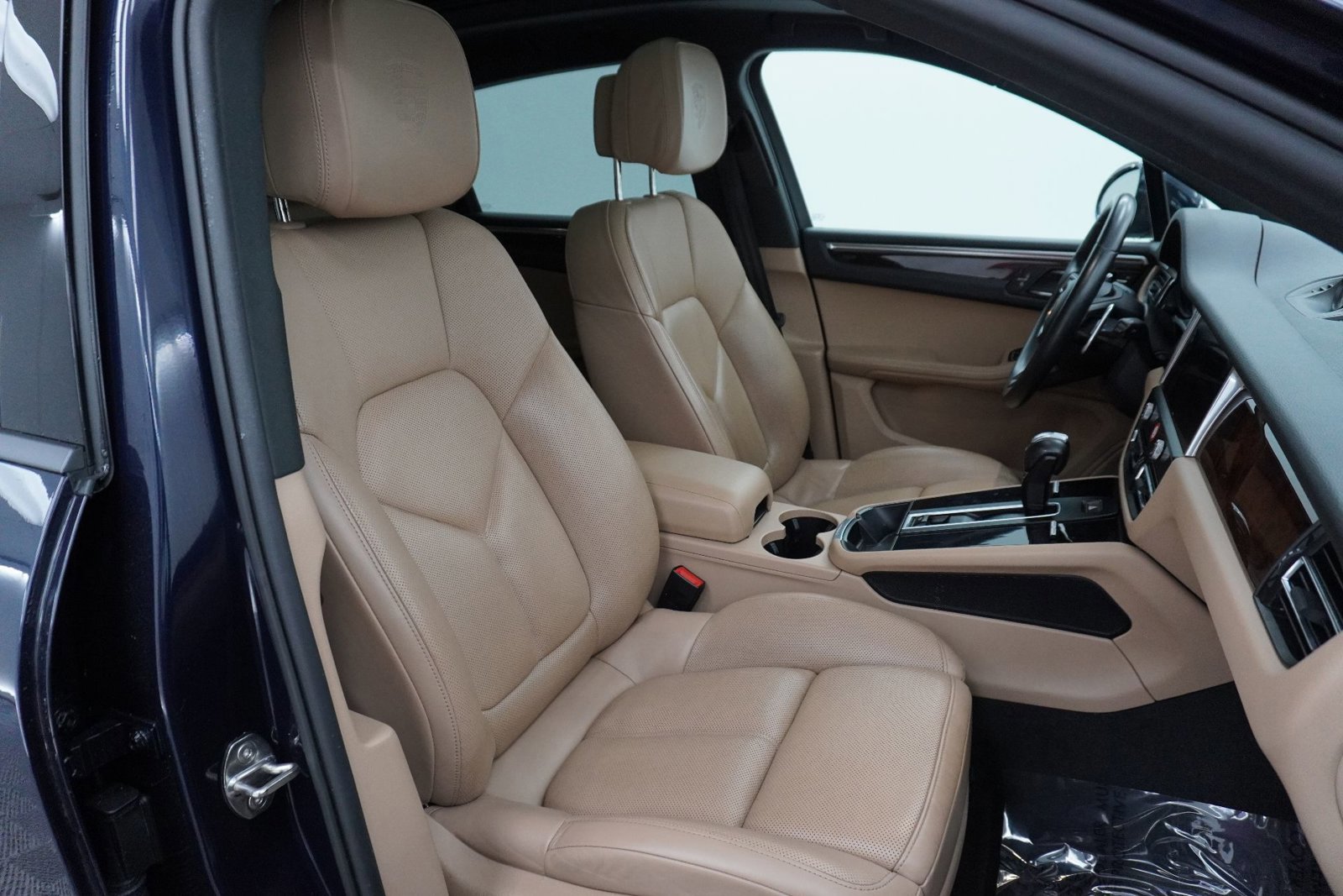 Certified 2023 Porsche Macan Turbo image 27