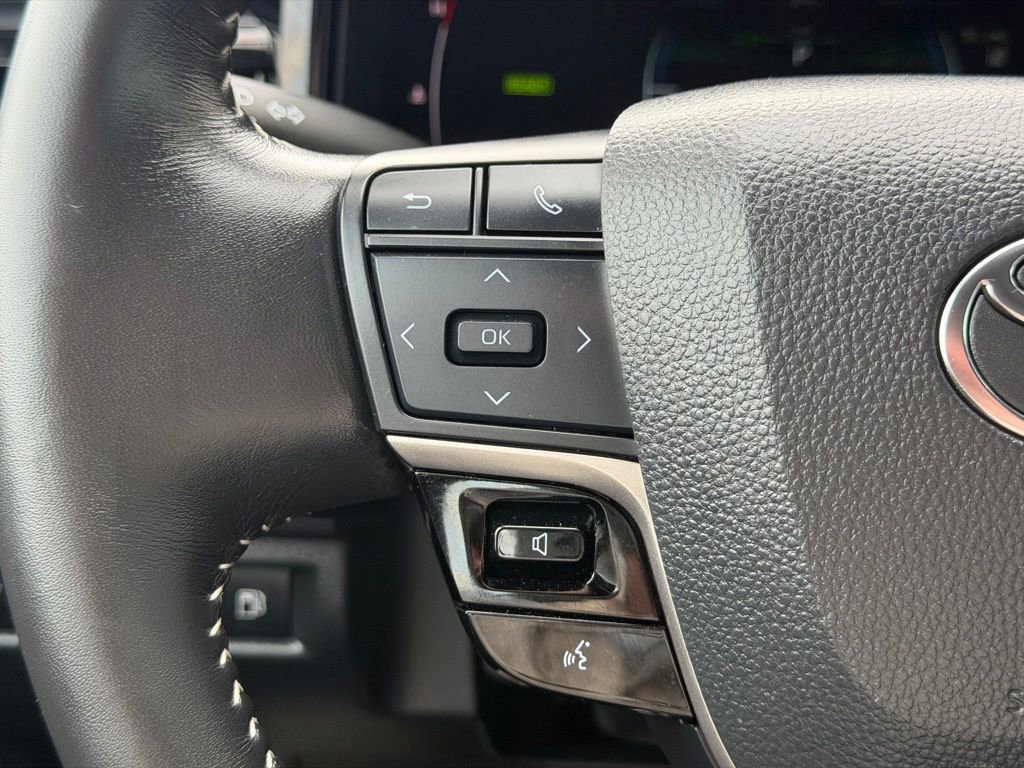 Used 2025 Toyota Camry SE FWD image 17