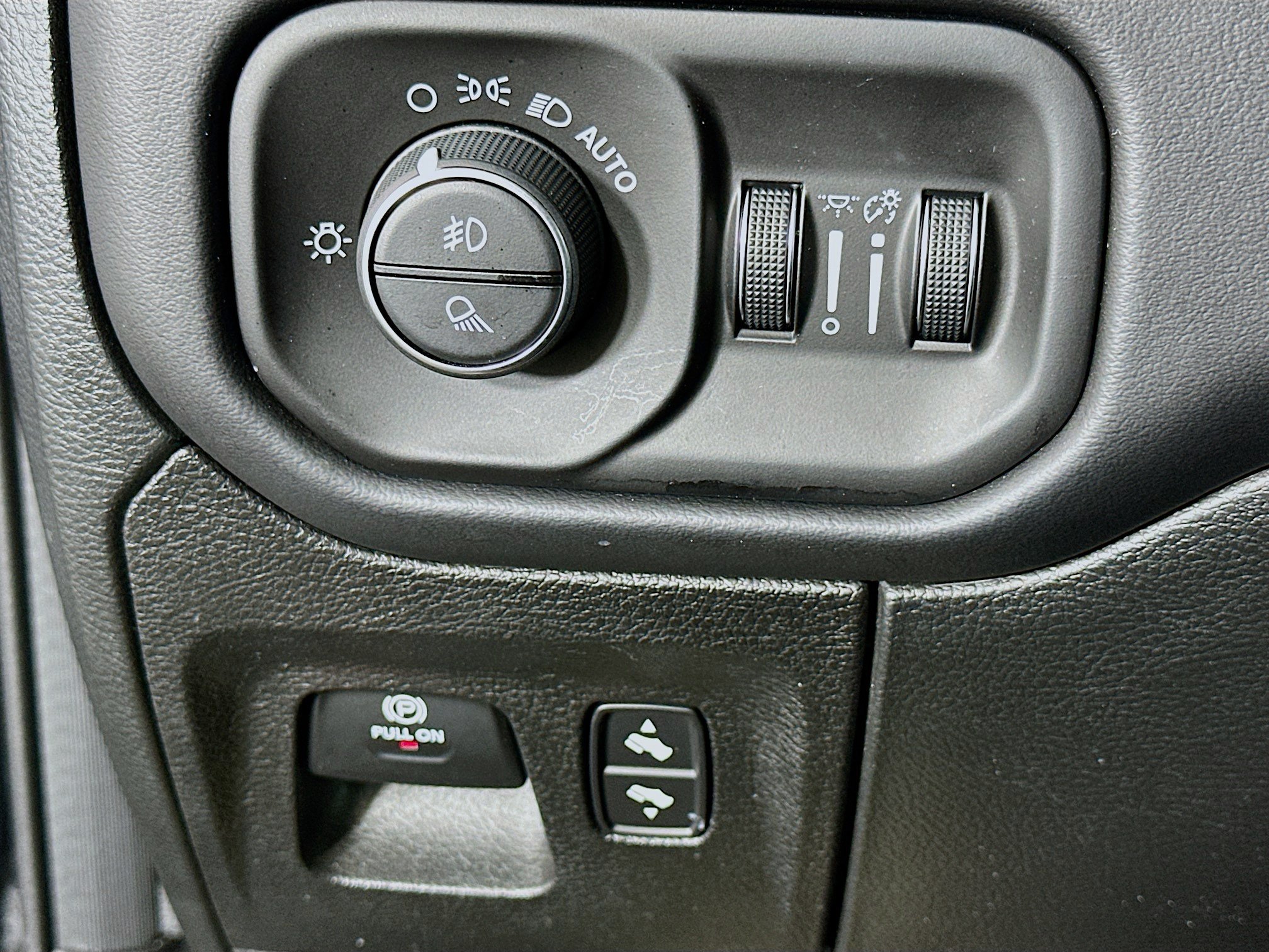 Used 2021 RAM 1500 Limited AWD/4WD image 17