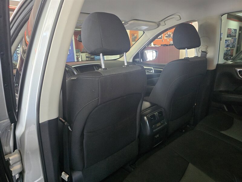 Used 2019 Nissan Pathfinder SV AWD/4WD image 11