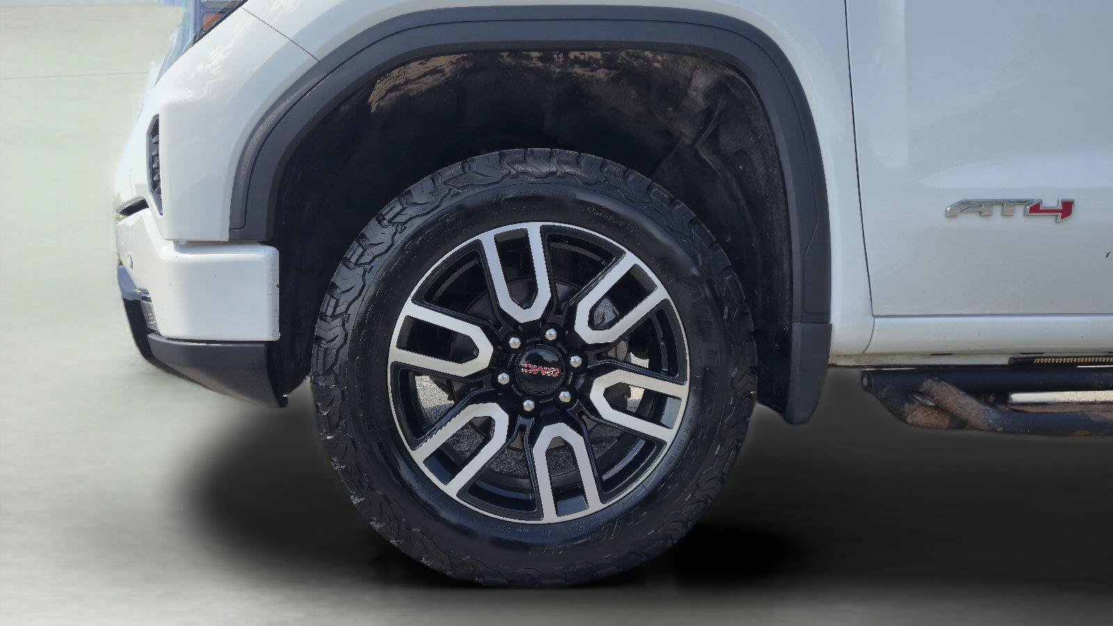 Used 2023 GMC Sierra 1500 AT4 w/ Technology Package AWD/4WD image 13