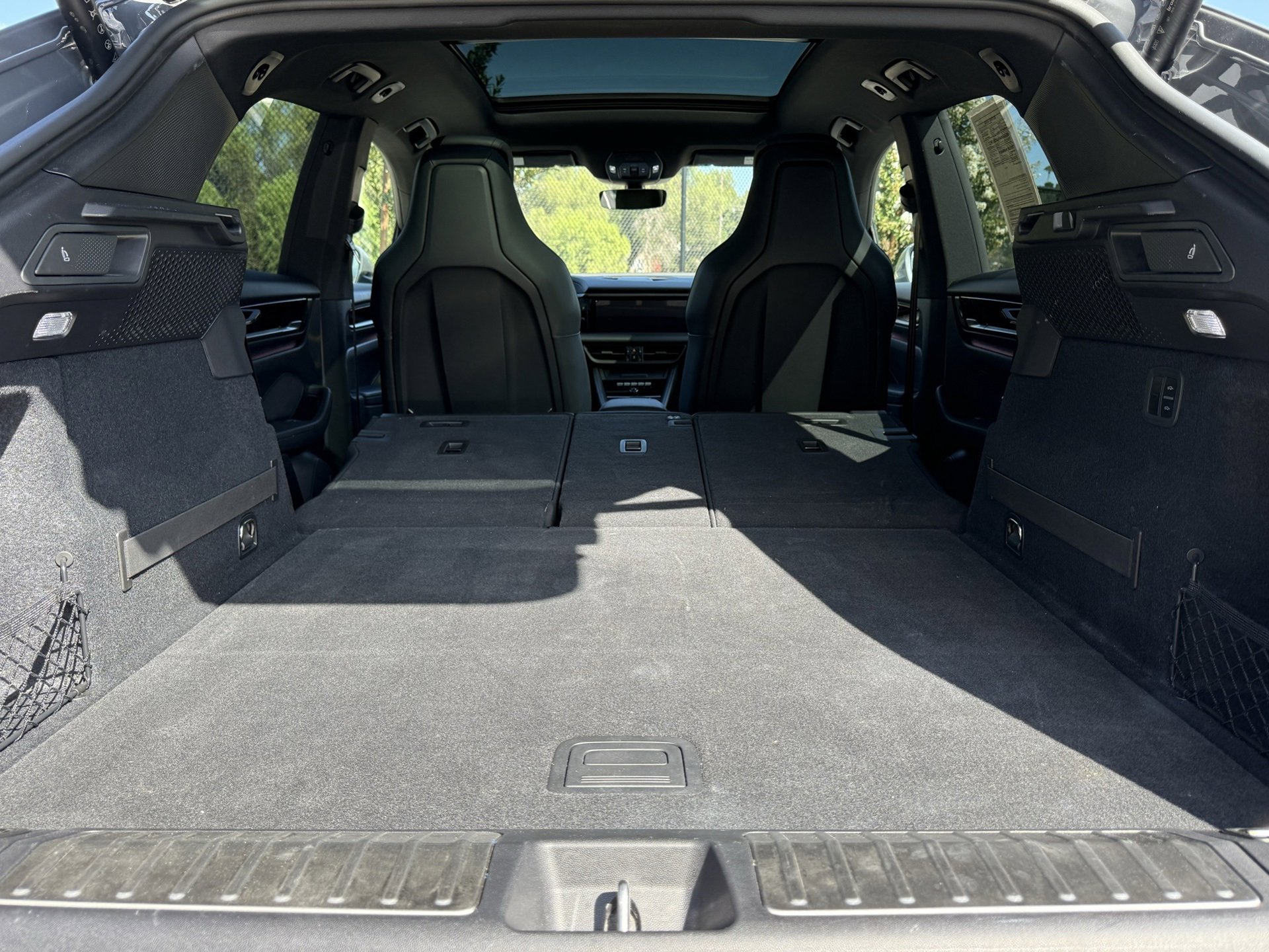 Used 2025 Porsche Macan Electric image 35