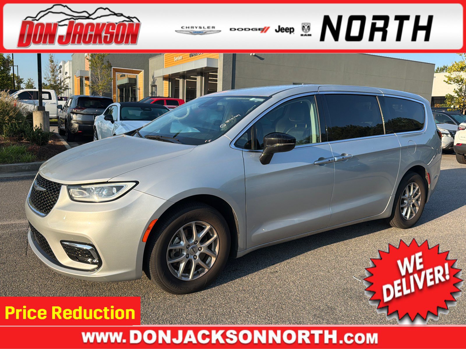 Used 2024 Chrysler Pacifica Touring-L FWD image 1
