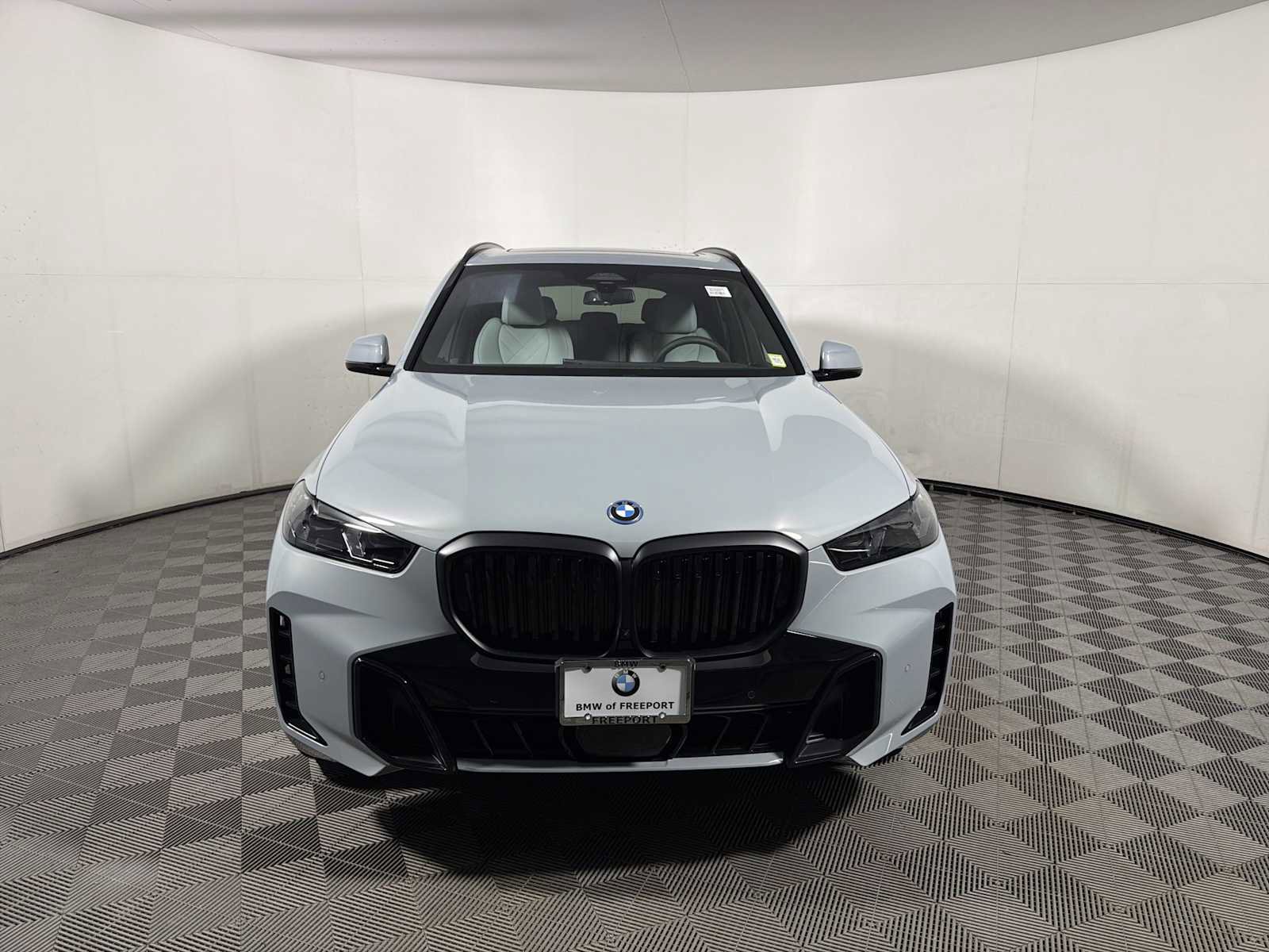 Used 2026 BMW X5 xDrive50e w/ M Sport Package AWD/4WD image 5