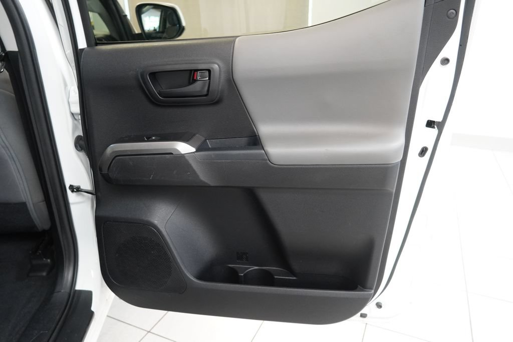 Used 2021 Toyota Tacoma SR5 AWD/4WD image 28