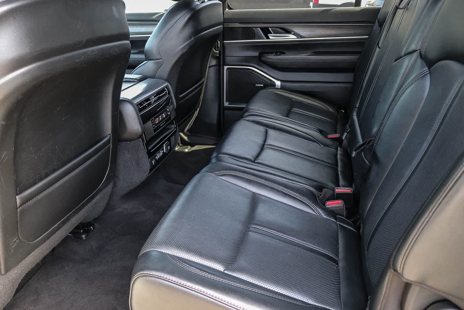 Used 2024 Jeep Wagoneer L Series II w/ Flexible Seating Group AWD/4WD image 17