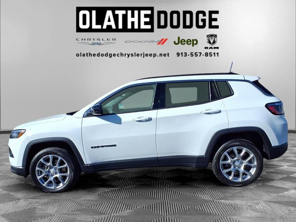 Certified 2024 Jeep Compass Latitude image 17