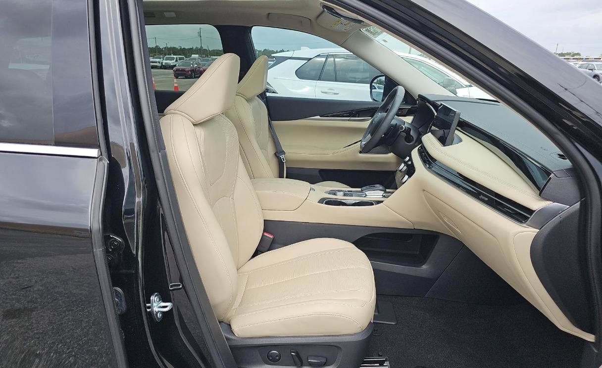Certified 2023 INFINITI QX60 Pure FWD image 16