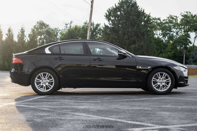 Used 2018 Jaguar XE Premium AWD/4WD image 9