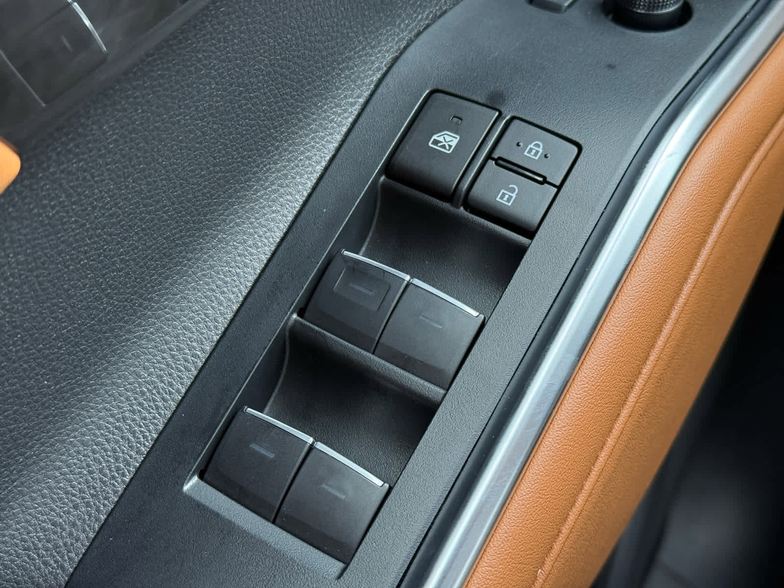 Used 2024 Toyota Highlander Platinum image 23