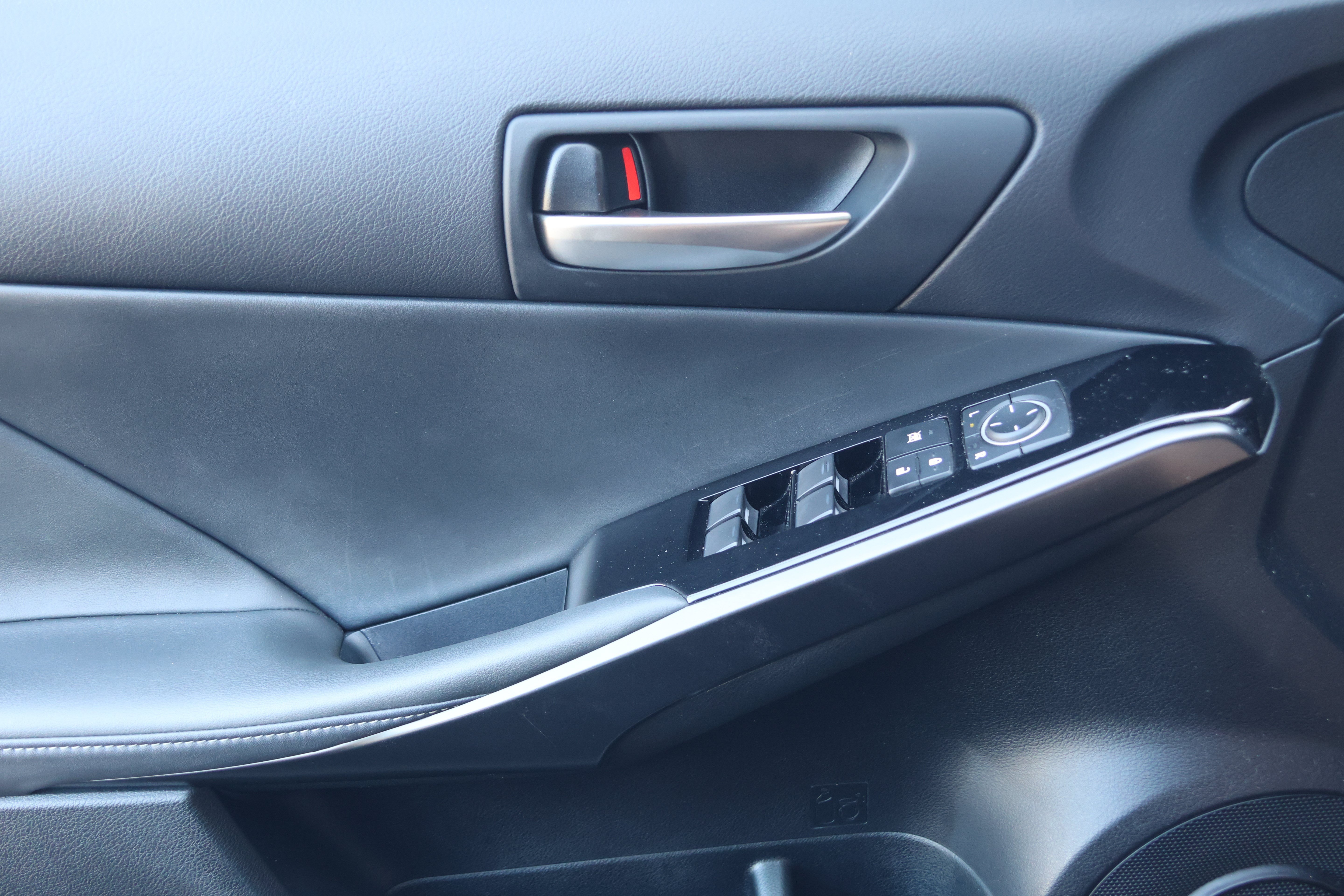Used 2024 Lexus IS 350 F Sport RWD image 12