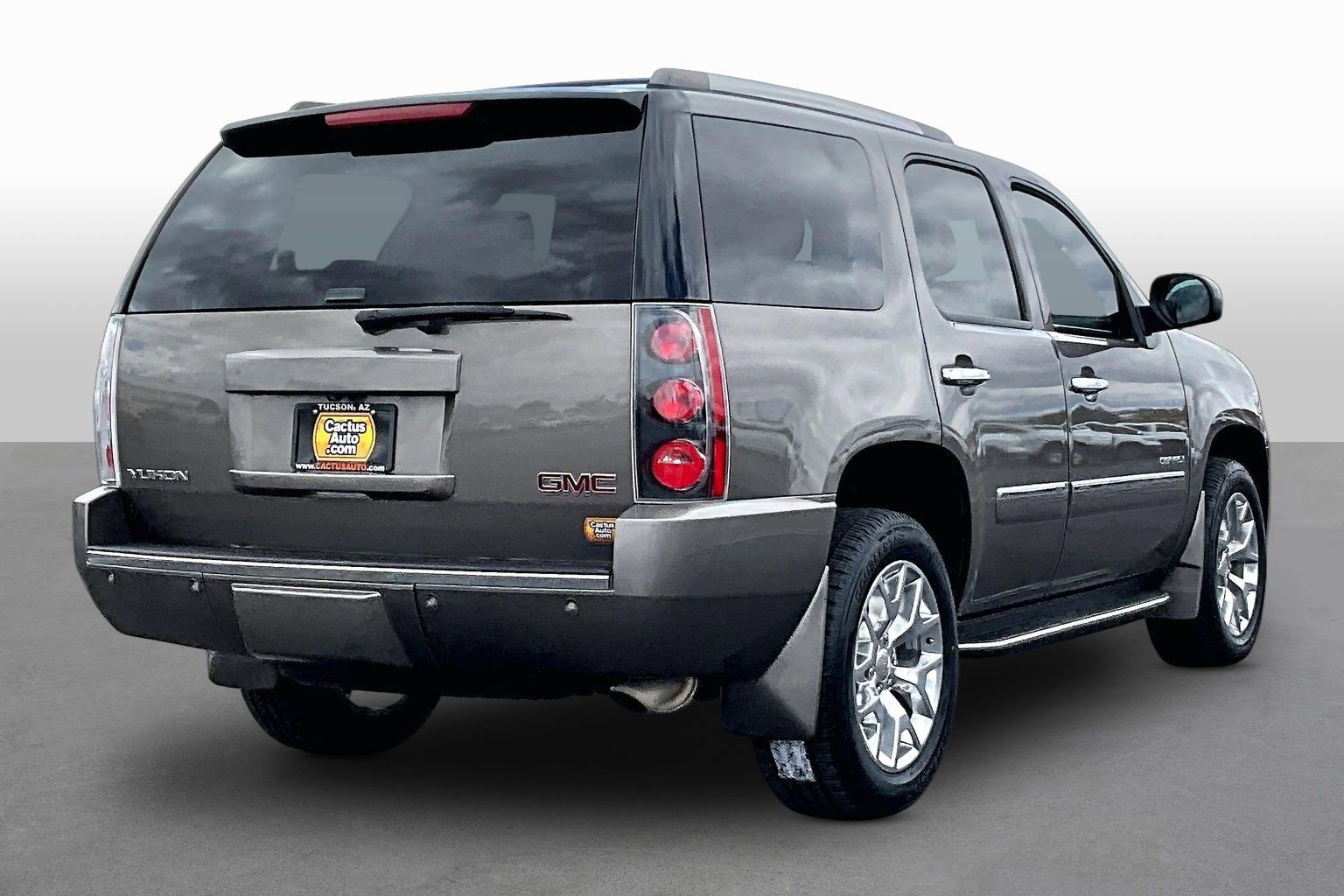 Used 2013 GMC Yukon Denali AWD/4WD image 2