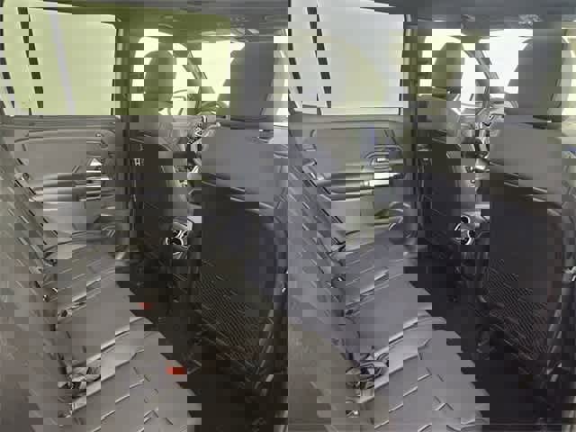 Used 2025 Mercedes-Benz GLB 250 4MATIC image 47