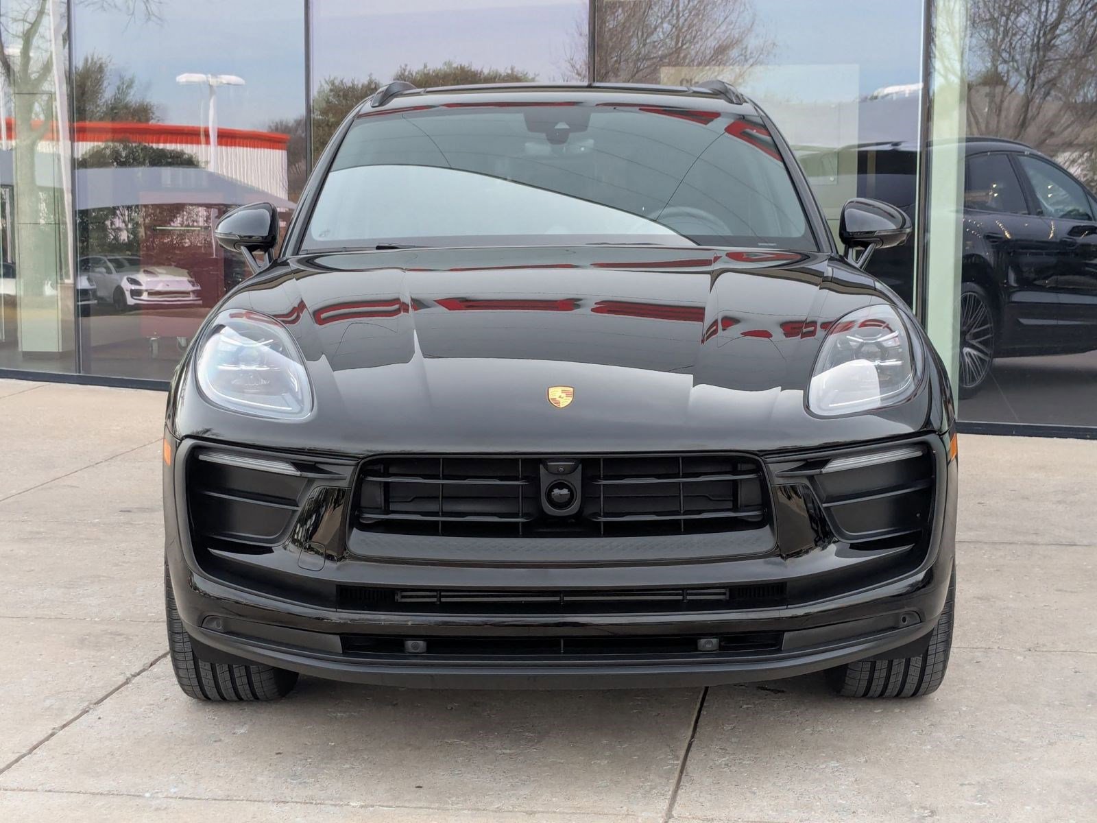 Certified 2025 Porsche Macan image 6