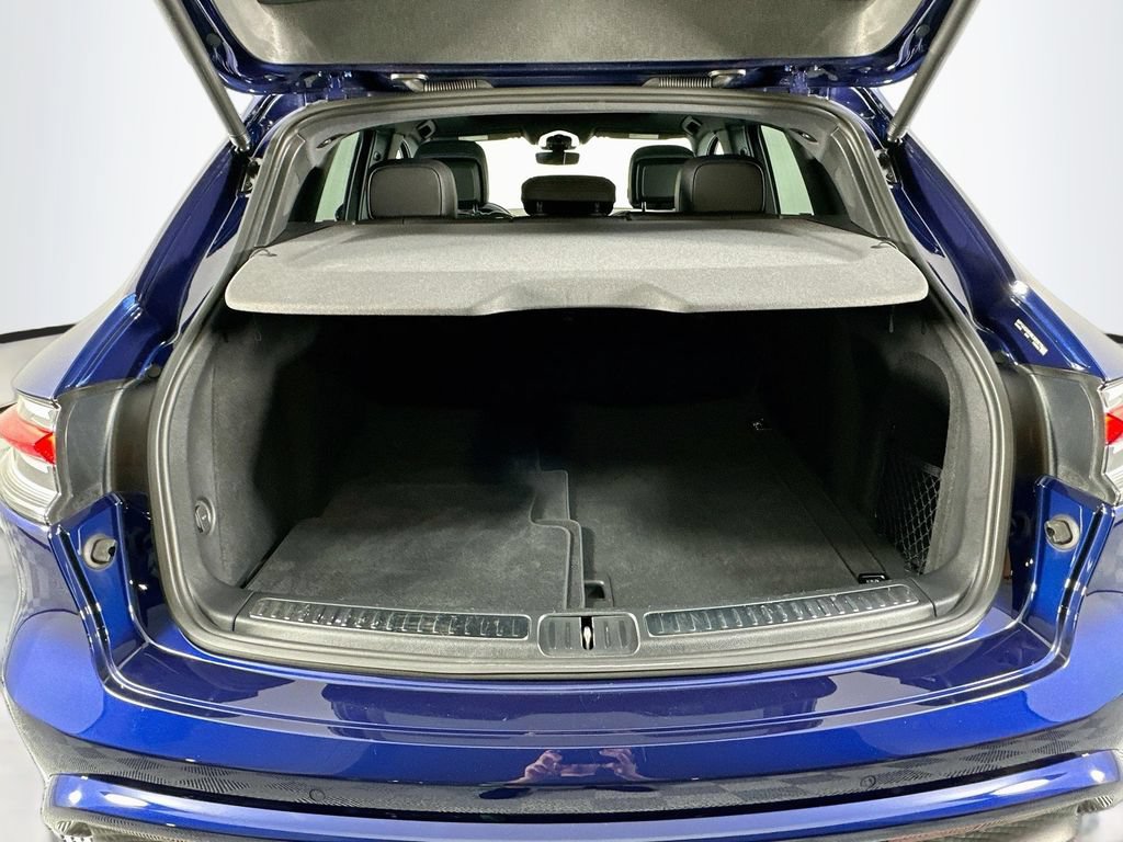 Certified 2024 Porsche Macan AWD/4WD image 28