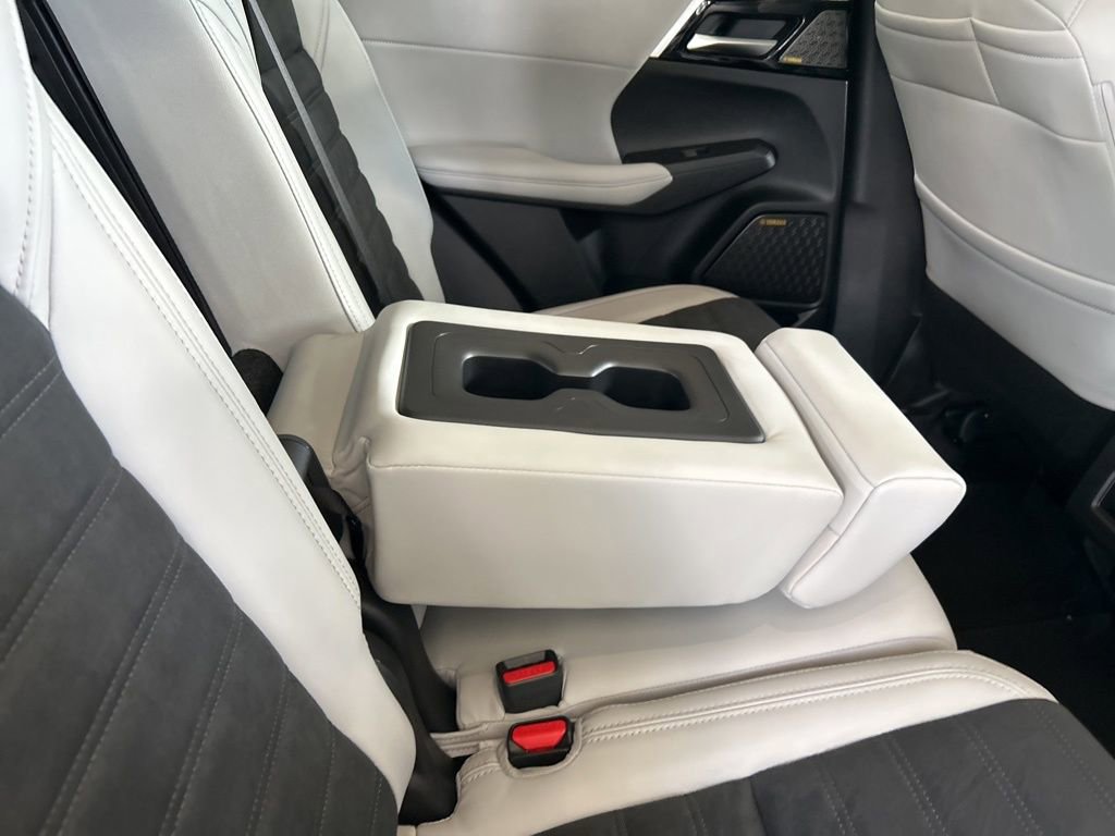 New 2025 Mitsubishi Outlander SE image 29