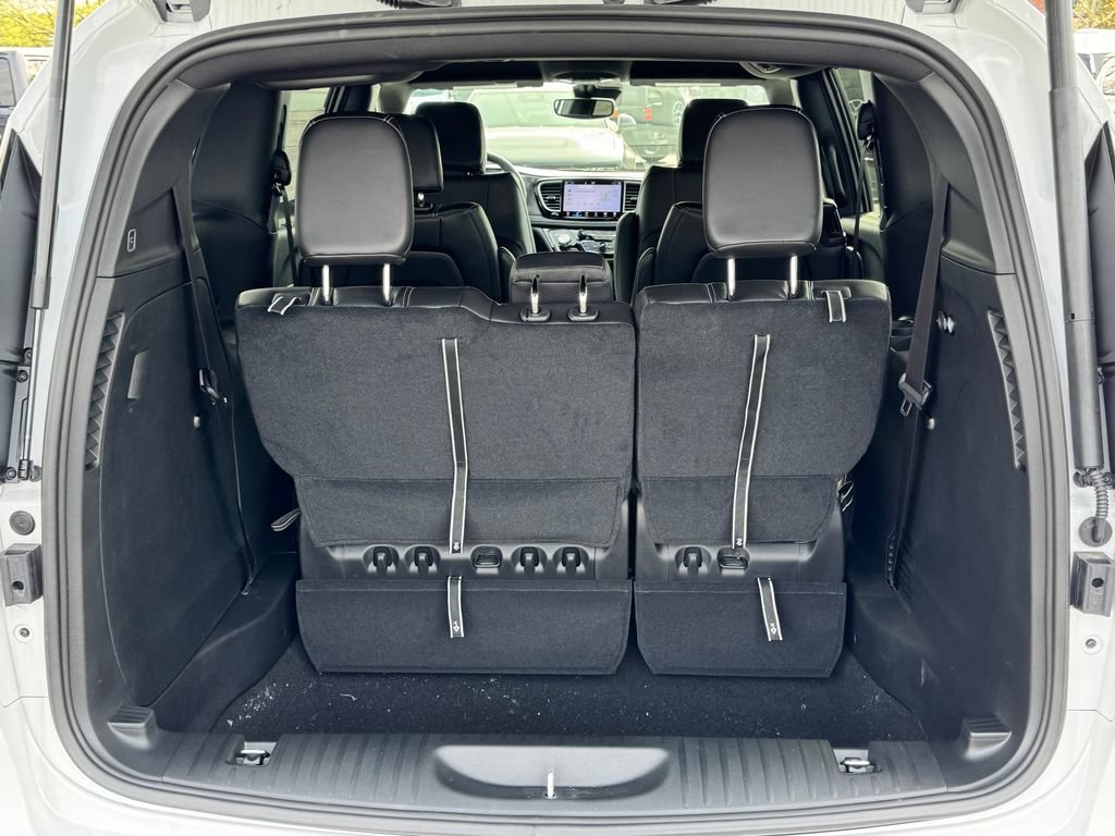 New 2026 Chrysler Pacifica Select FWD image 13