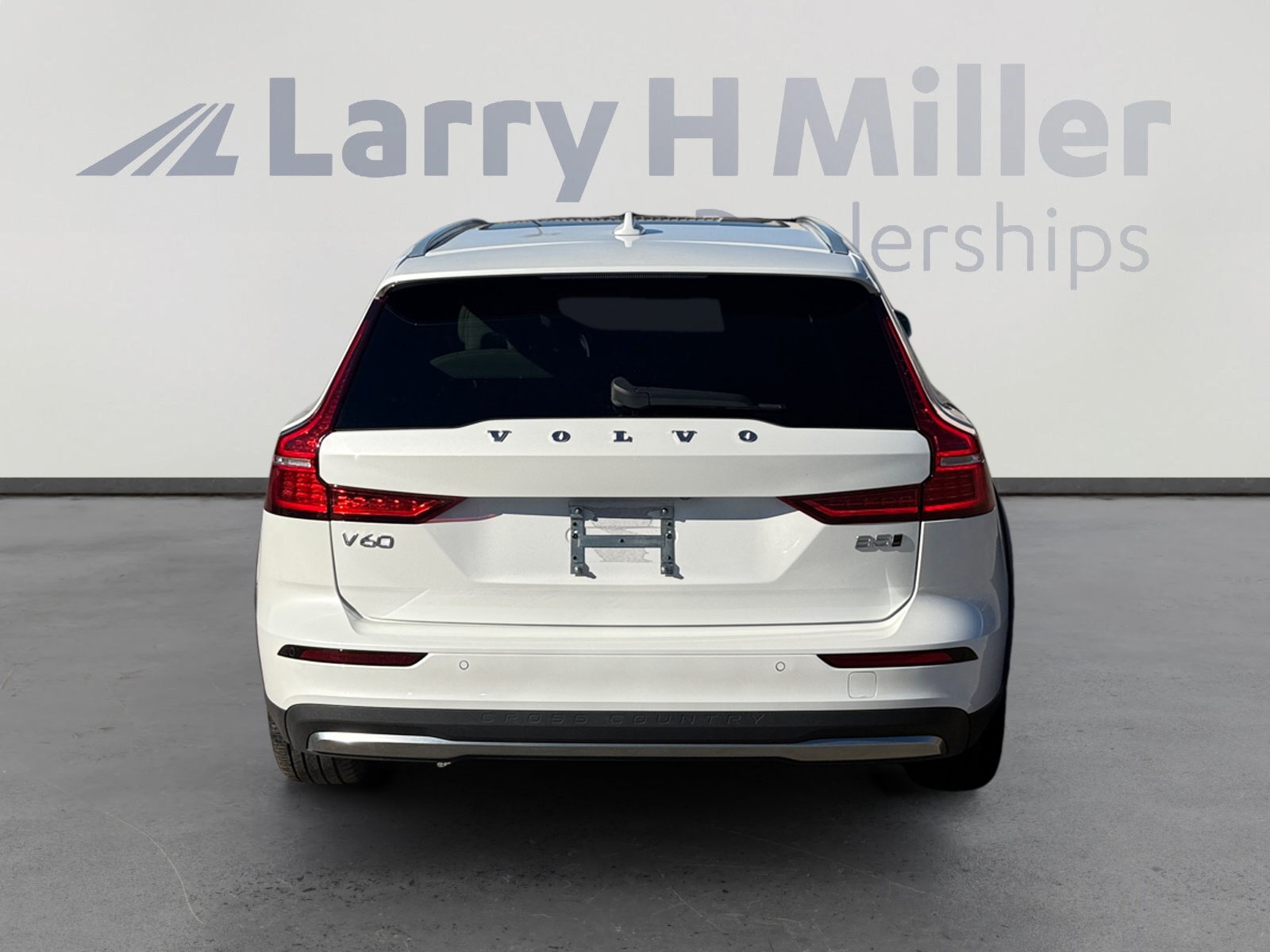 Used 2025 Volvo V60 B5 Cross Country Ultra AWD/4WD image 4