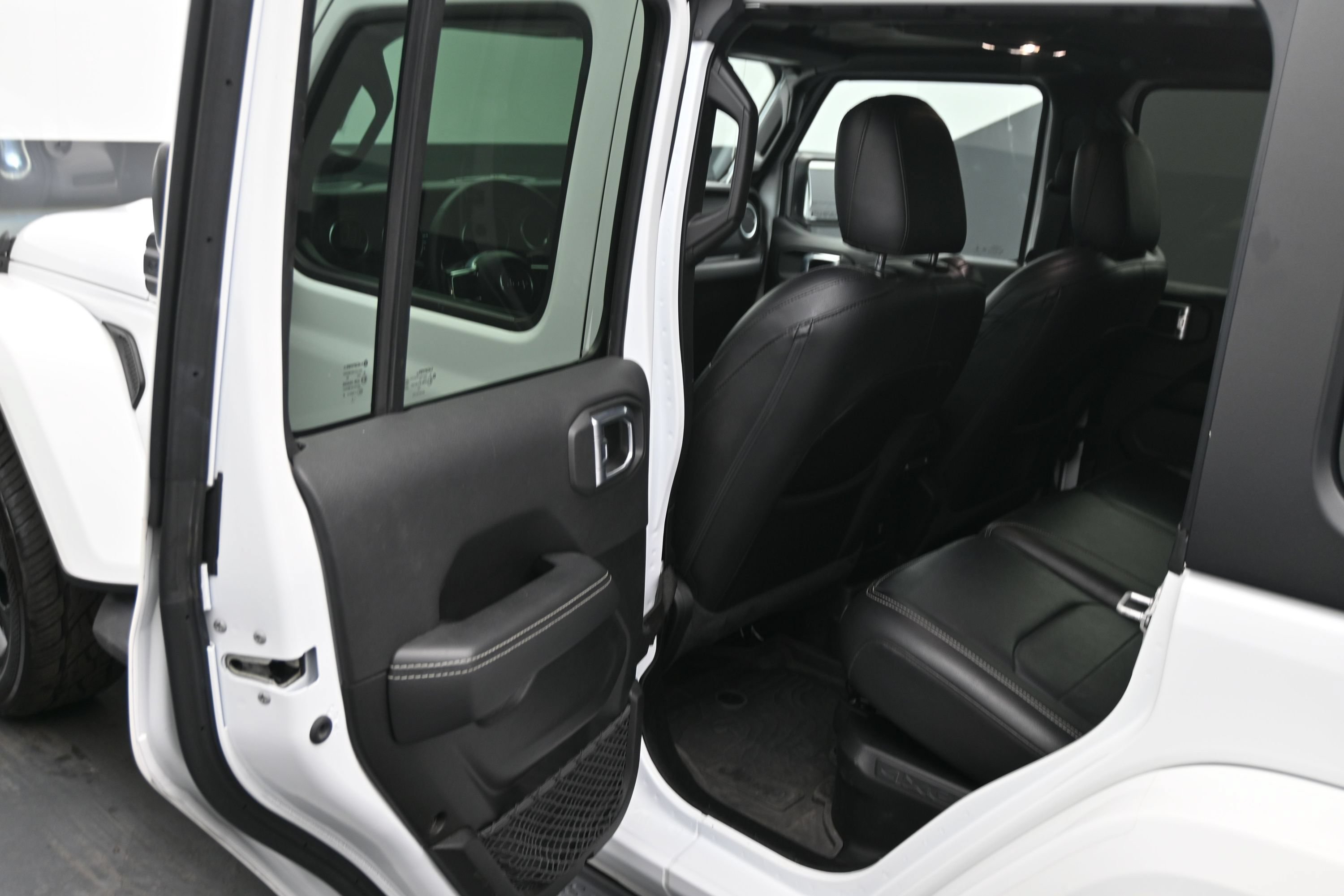 Used 2022 Jeep Wrangler Unlimited Sahara AWD/4WD image 16