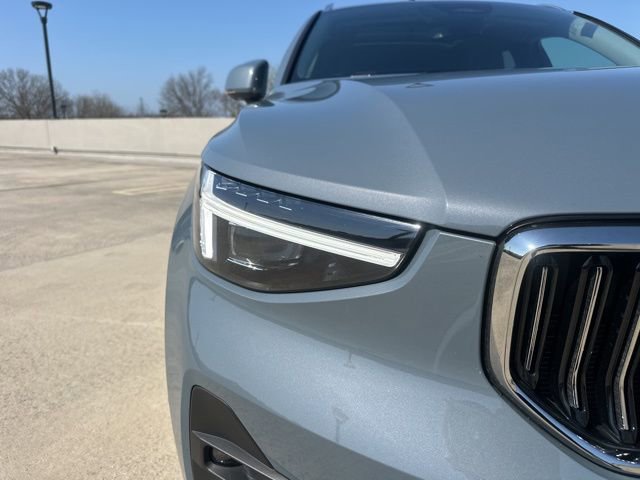 Certified 2023 Volvo XC40 B5 Ultimate w/ Climate Package image 12