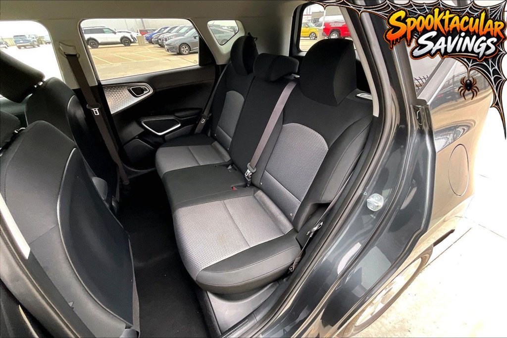 Used 2025 Kia Soul LX w/ LX Technology Package FWD image 25
