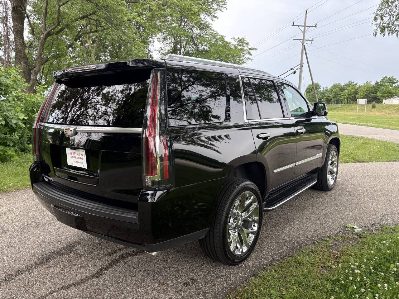Used 2020 Cadillac Escalade Premium Luxury AWD/4WD image 5