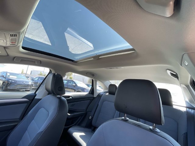 New 2026 Volkswagen Jetta SE FWD image 6