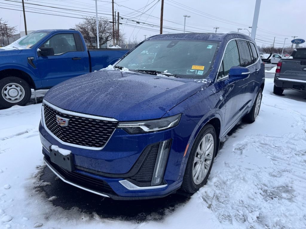 Used 2023 Cadillac XT6 Premium Luxury w/ Technology Package image 2