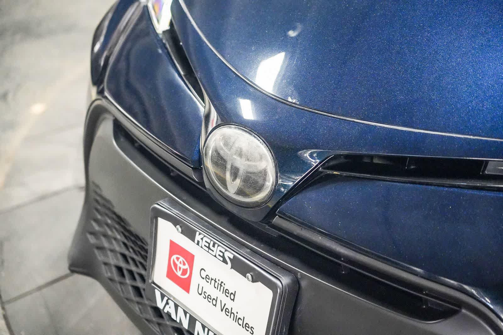 Certified 2017 Toyota Corolla SE w/ SE Premium Package FWD image 4