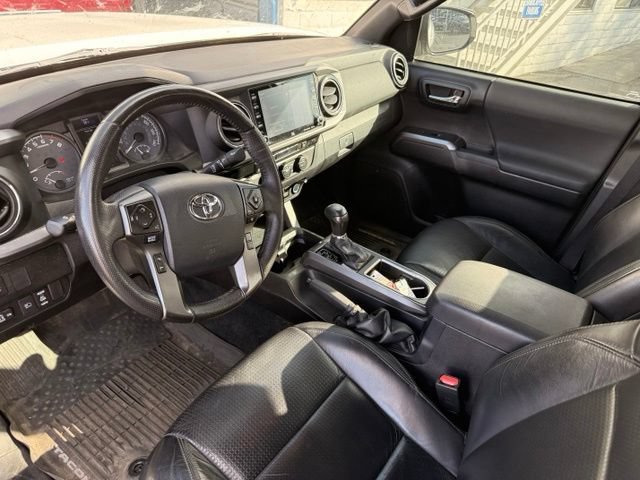 Used 2020 Toyota Tacoma TRD Off-Road w/ TRD Premium Off Road Package AWD/4WD image 2