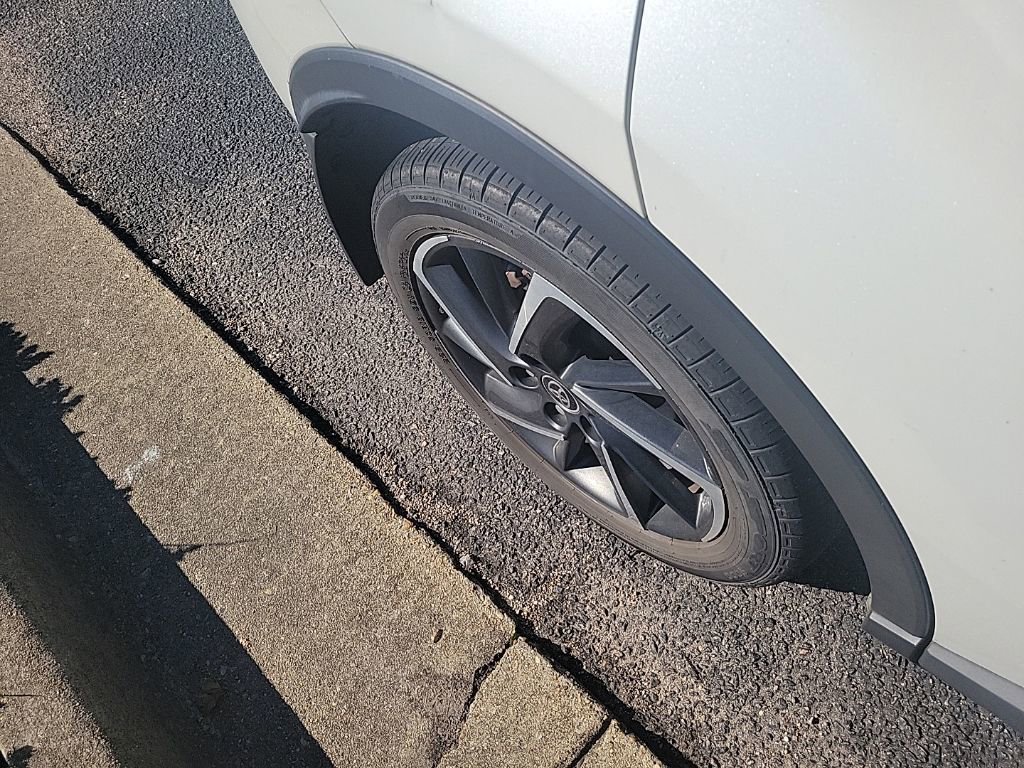 Used 2021 Toyota C-HR Limited image 11