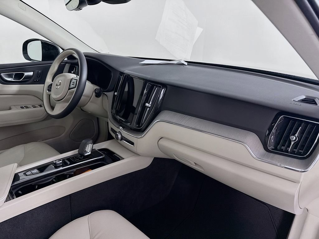 Used 2023 Volvo XC60 B5 Plus AWD/4WD image 28