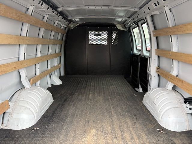Used 2024 GMC Savana 2500 w/ Driver Convenience Package image 9