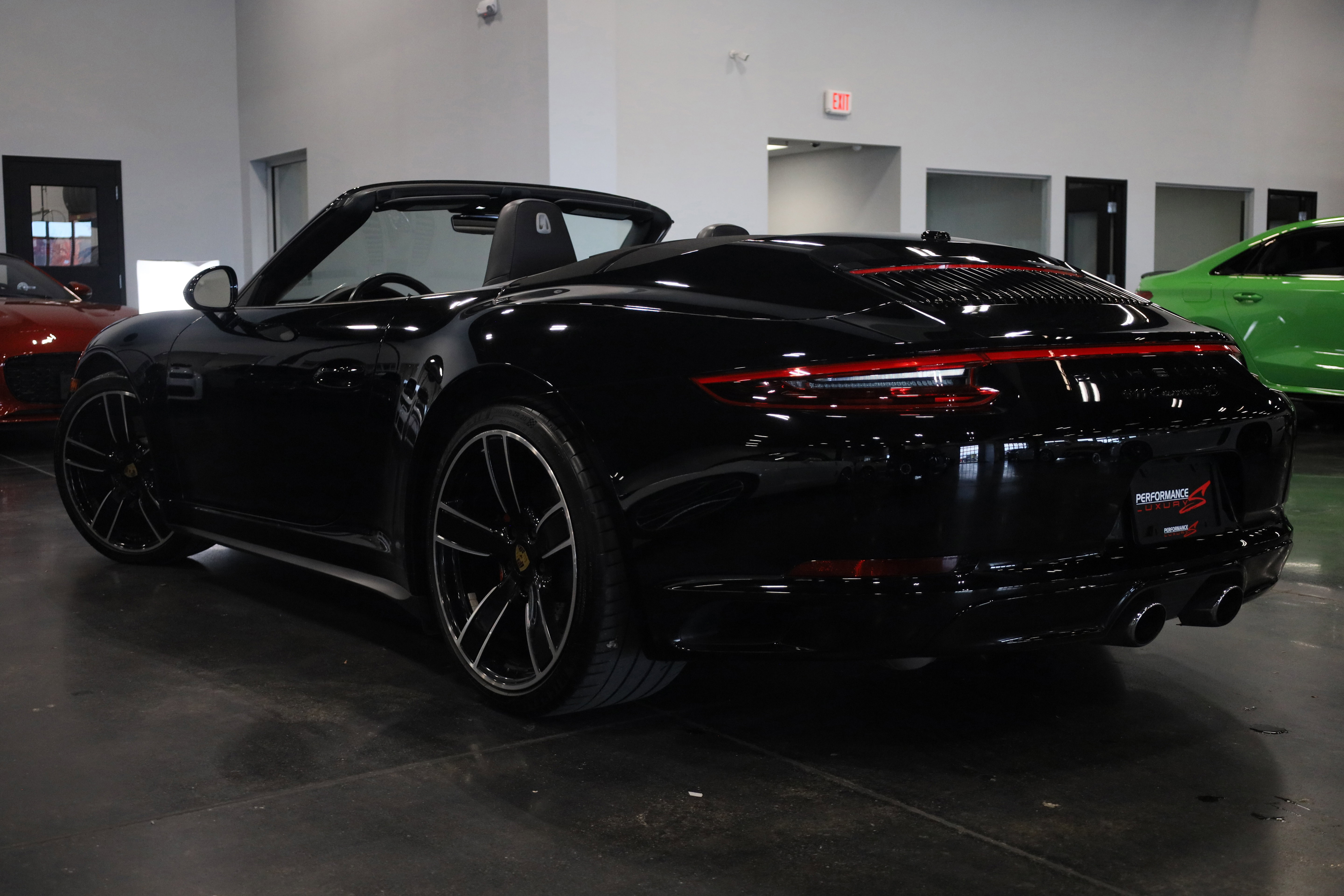 Used 2017 Porsche 911 Carrera 4S image 4
